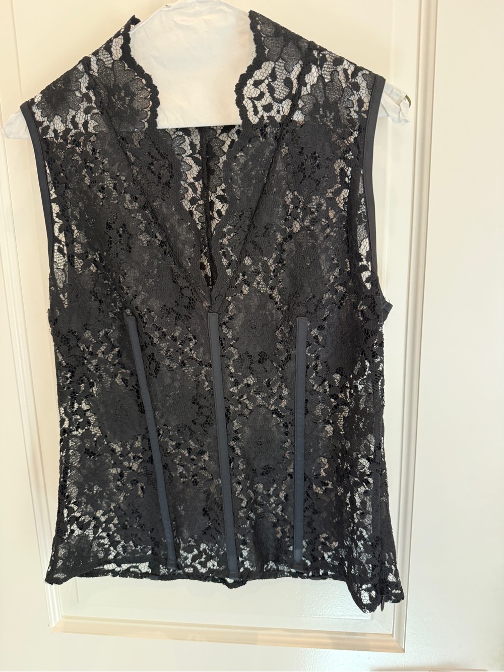 Laundry By Shelli Segal Black Sheer Lace V-Neck Camisole